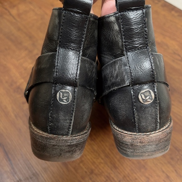 KOOLABURRA BY UGG | DAME HARNESS ANKLE BOOTS DISTRESSED LEATHER - Picture 6 of 13